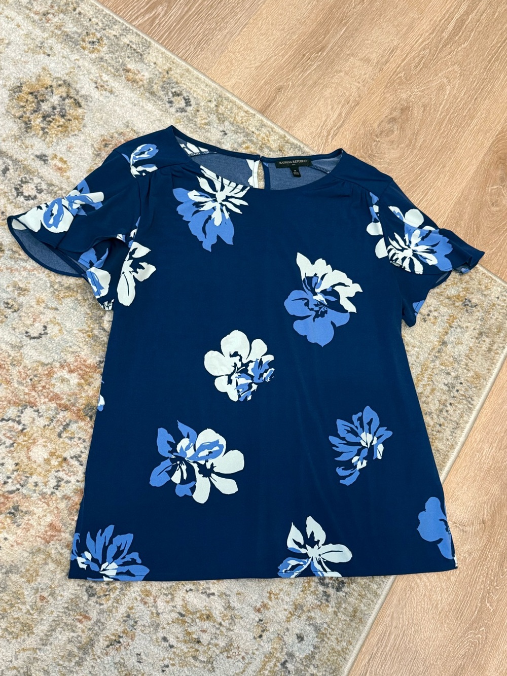 Banana Republic Floral Top size medium
